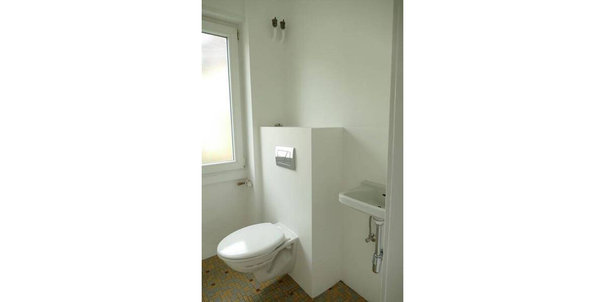 Balkon: helle großzügige 3-Zimmer+Wohnküche+Bad+GästeToilette, keine Schrägen,zentral 3 zimmer