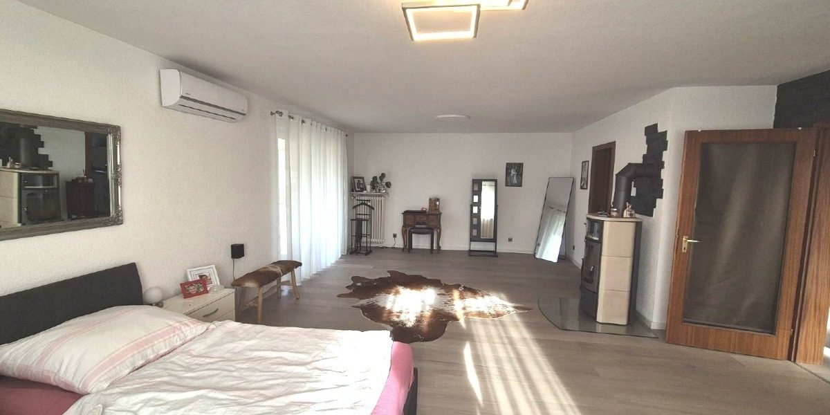 Großzügiges Wohnen für zwei Generationen: Poolbereich mit Poolbar & barrierefreiem EG - Zweifamilienhaus Katzweiler | Angebot:24408767