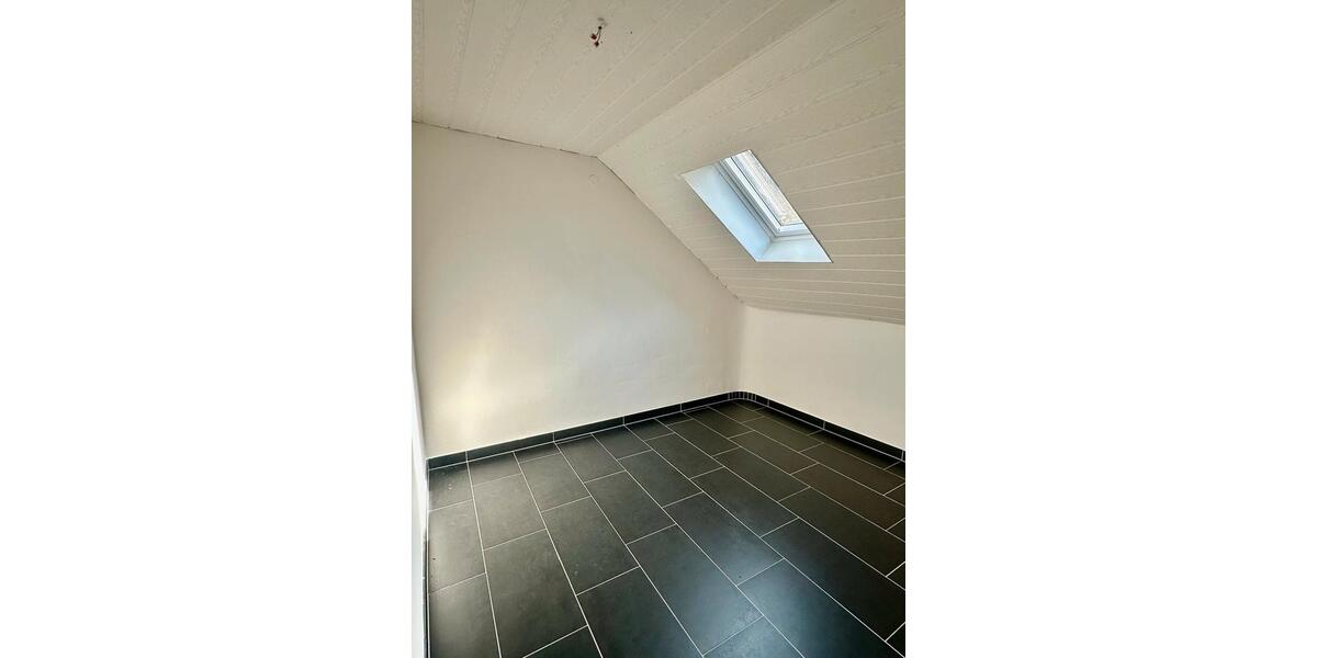 Dachgeschoßwohnung Bad Dürkheim - 5 Zimmer, 100 m&sup2;, 950&euro; | Angebot:26045223