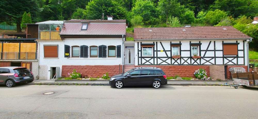 Haus zum Kaufen in Esthal 268.000 € 136 m²