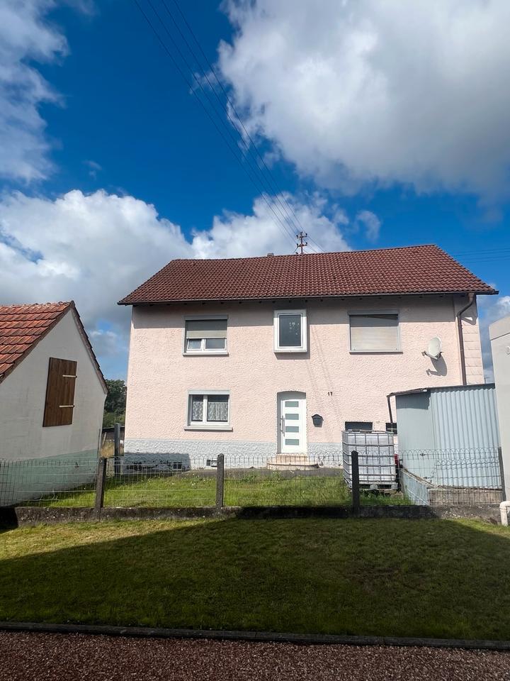 Großes Haus mit Garten, Garage und Scheune zu vermieten
