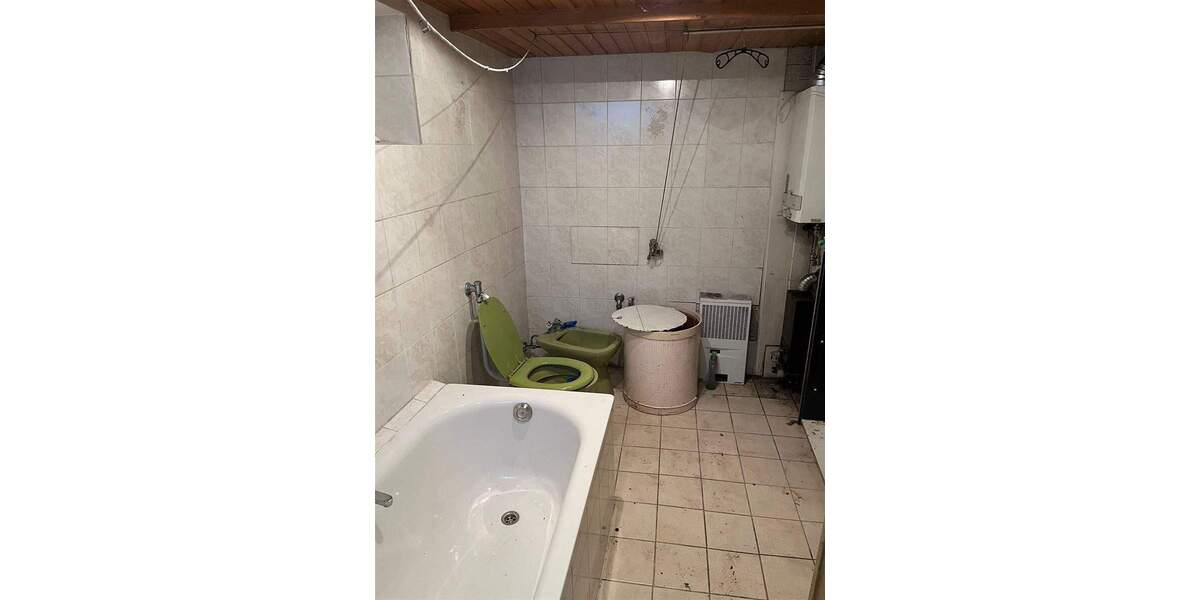 Mehrfamilienhaus, Wohnhaus Kaiserslautern Innenstadt - 5 Zimmer, 120 m&sup2;, 125.000&euro; | Angebot:25666143