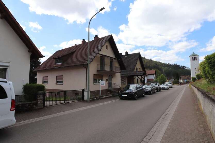 Haus zum Kaufen in Hinterweidenthal 198.000 € 186 m²