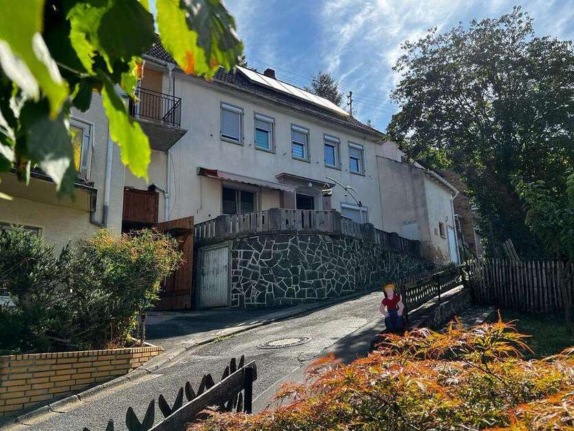 Haus zum Kaufen in Adenbach 159.000 € 225 m²