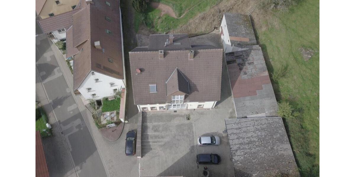 Dachgeschoßwohnung Wolfstein - 3 Zimmer, 92 m&sup2;, 700&euro; | Angebot:25842208