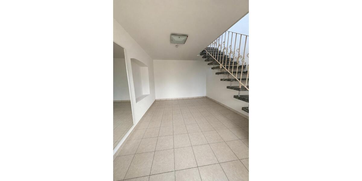 Erdgeschoßwohnung Kaiserslautern Einsiedlerhof - 4 Zimmer, 150 m&sup2;, 1.400&euro; | Angebot:26664228