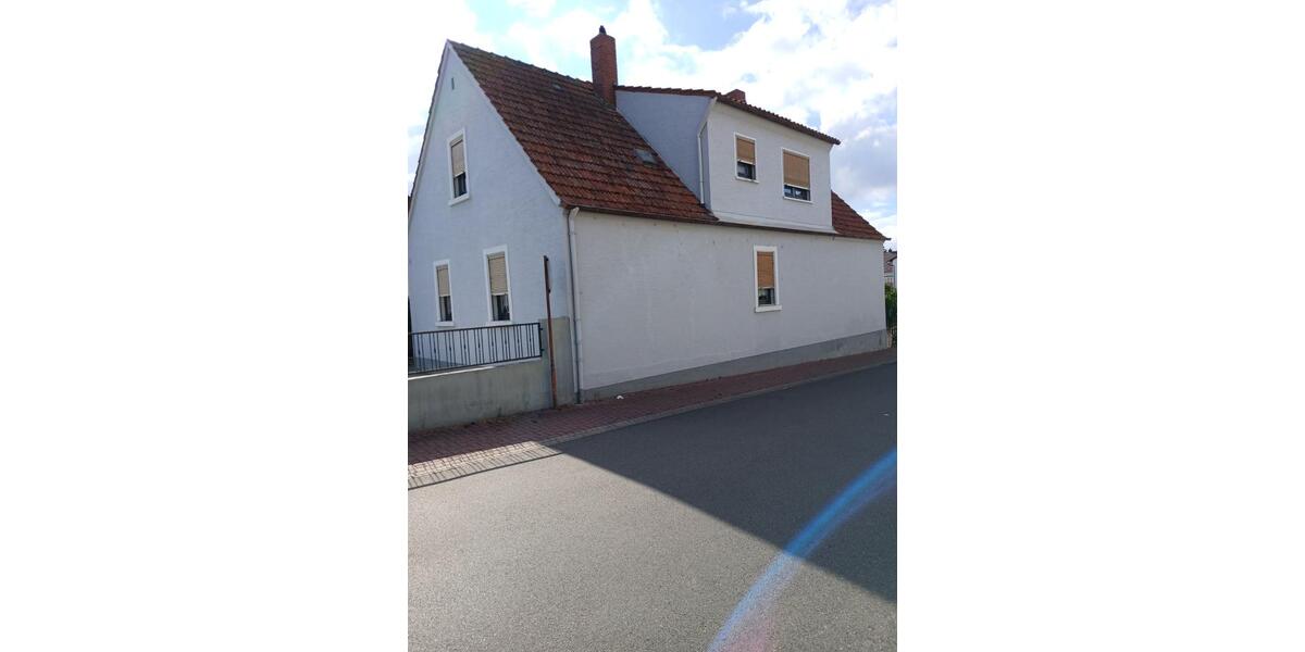 Charmantes Einfamilienwohnhaus mit Garage, Nebengeb. und Garten 6 zimmer