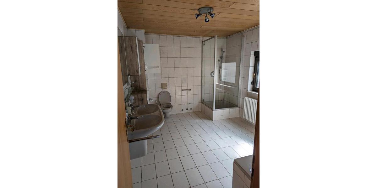 Einfamilienhaus Queidersbach - 6 Zimmer, 136 m&sup2;, 1.400&euro; | Angebot:24755428