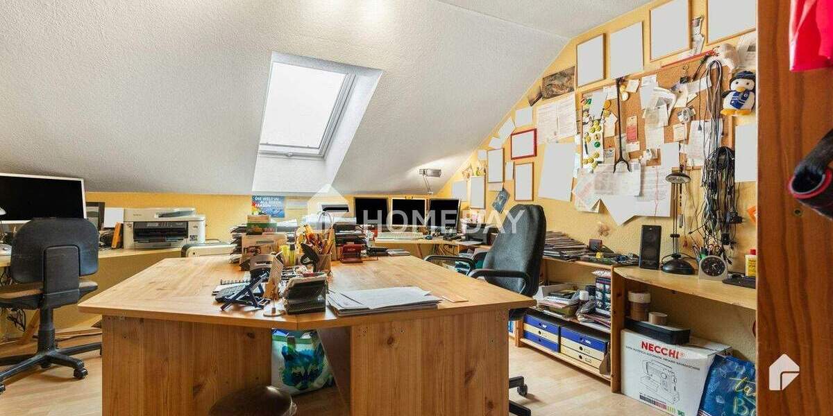 Ruhige Lage! DG-Wohnung mit 4 Zimmern, EBK und Keller 4 zimmer