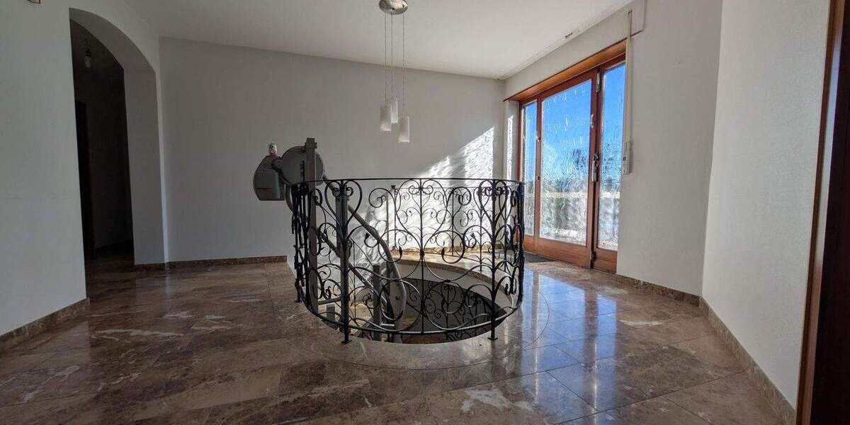 Einfamilienhaus Kaiserslautern Innenstadt - 7 Zimmer, 186 m&sup2;, 243.000&euro; | Angebot:25899420