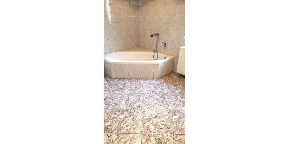 Erdgeschoßwohnung Rockenhausen - 3 Zimmer, 142 m&sup2;, 1.590&euro; | Angebot:26594466