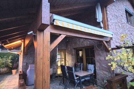 Natürliche Eleganz: Sandstein trifft Holz – Wohnen mit Stil ideal für den 2 Personenhaushalt 3 zimmer