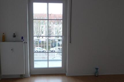 3 ZKB Balkon ab dem 01.04.2026, max. 3 Personen, telef. Anfragen 3 zimmer