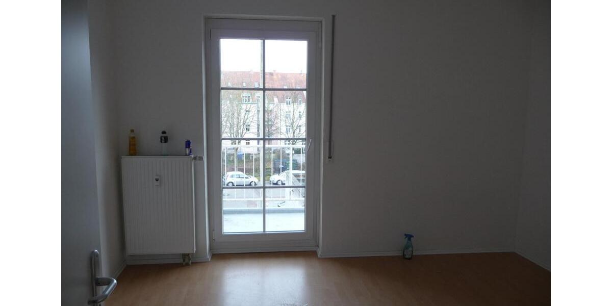 3 ZKB Balkon ab dem 01.04.2026, max. 3 Personen, telef. Anfragen 3 zimmer