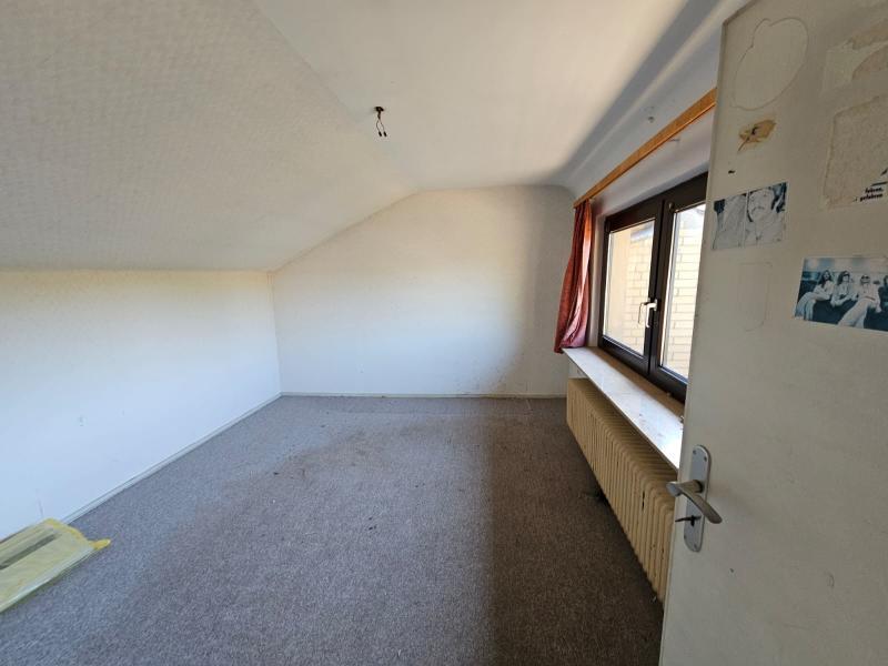 ObjNr:19684 - Freistehendes Einfamilienhaus mit Vor- und Rückgarten sowie Garage und Stellplatz 4 zimmer