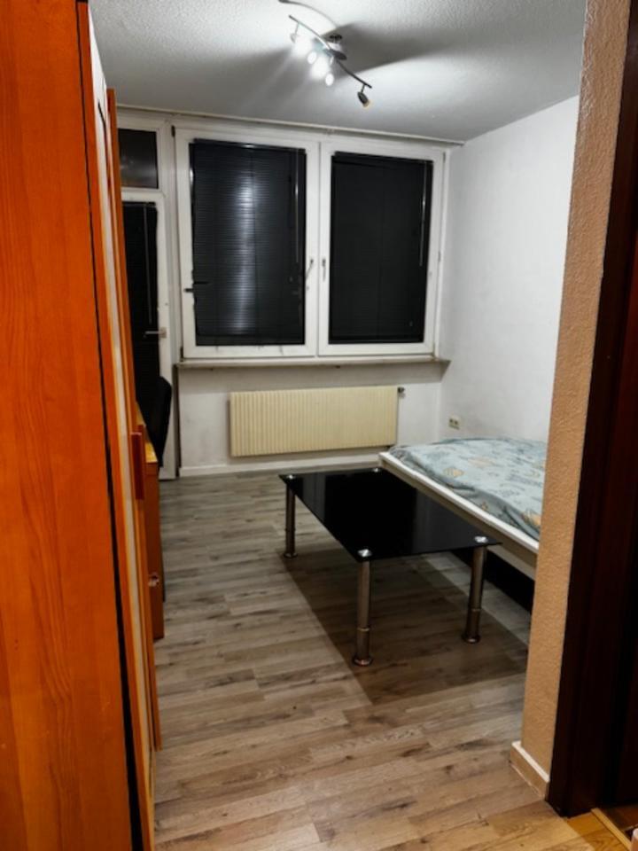 1-Zimmer-Wohnung mit Balkon zimmer