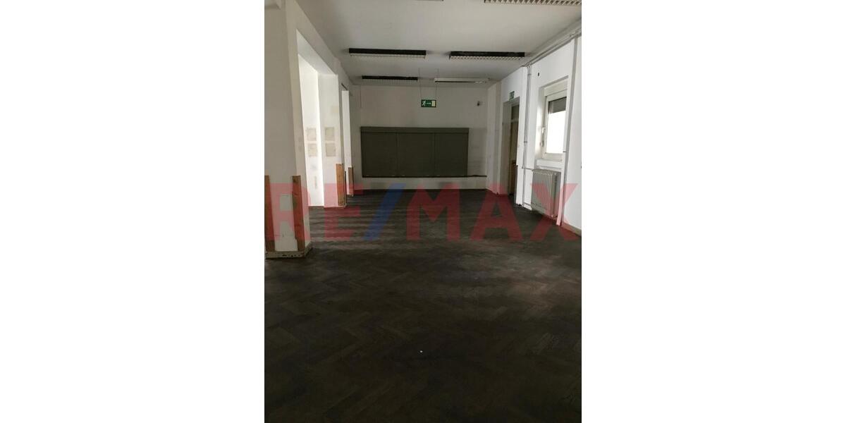 Vielseitige Lager- und Gewerbehalle ca. 300 qm im ehemaligen Postgebäude – zentrale Lage zimmer