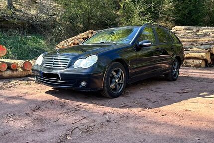 Mercedes-Benz 220 285.236 km 2.400 &euro; Trippstadt 67705