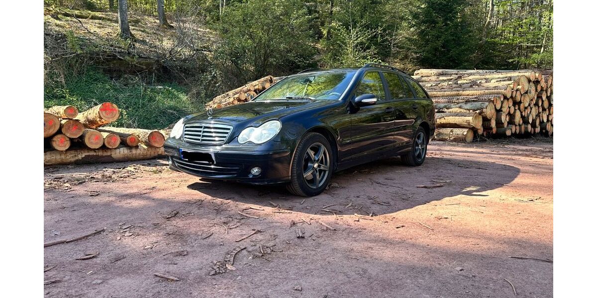 Mercedes-Benz 220 285.236 km 2.400 &euro; Trippstadt 67705