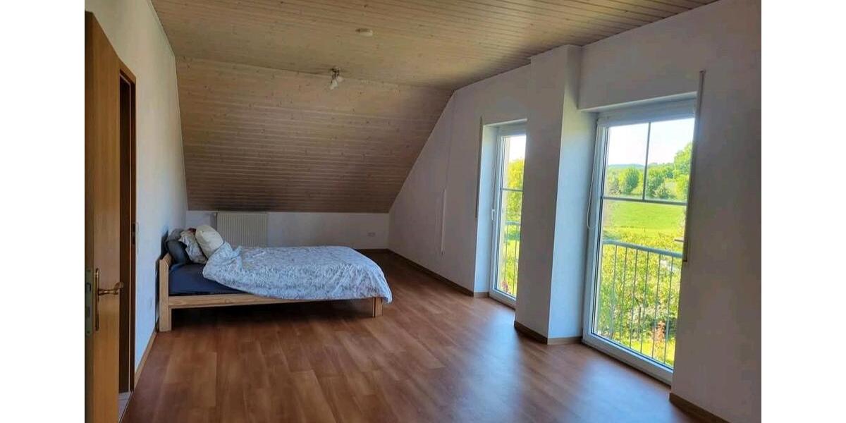 Dachgeschoßwohnung Steinwenden - 3 Zimmer, 93 m&sup2;, 1.190&euro; | Angebot:25431707