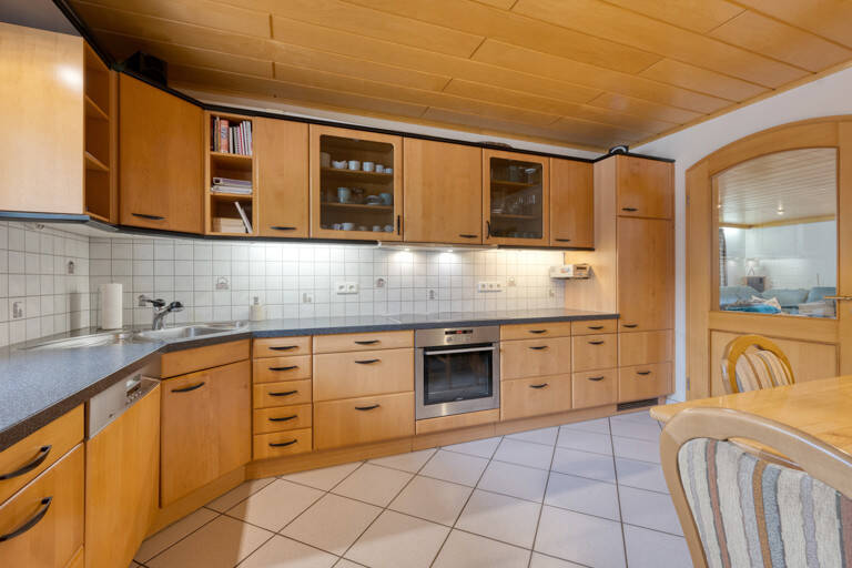 MG - Herrschaftliches Anwesen mit großzügigem Grundstück und Garage