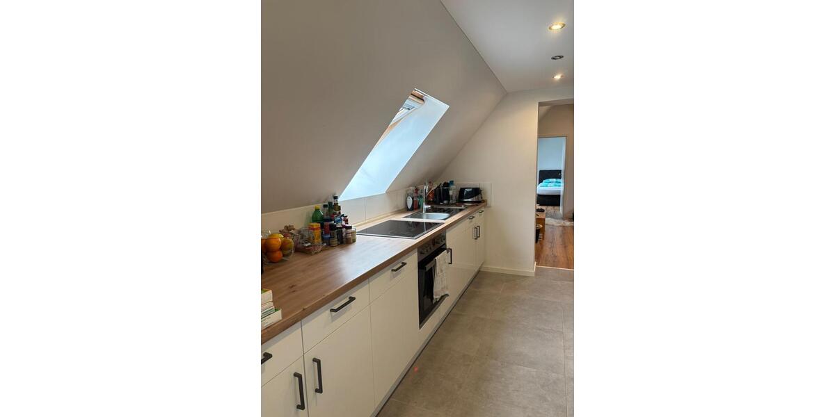 Moderne 3 Zimmer DG Wohnung mit EBK 3 zimmer