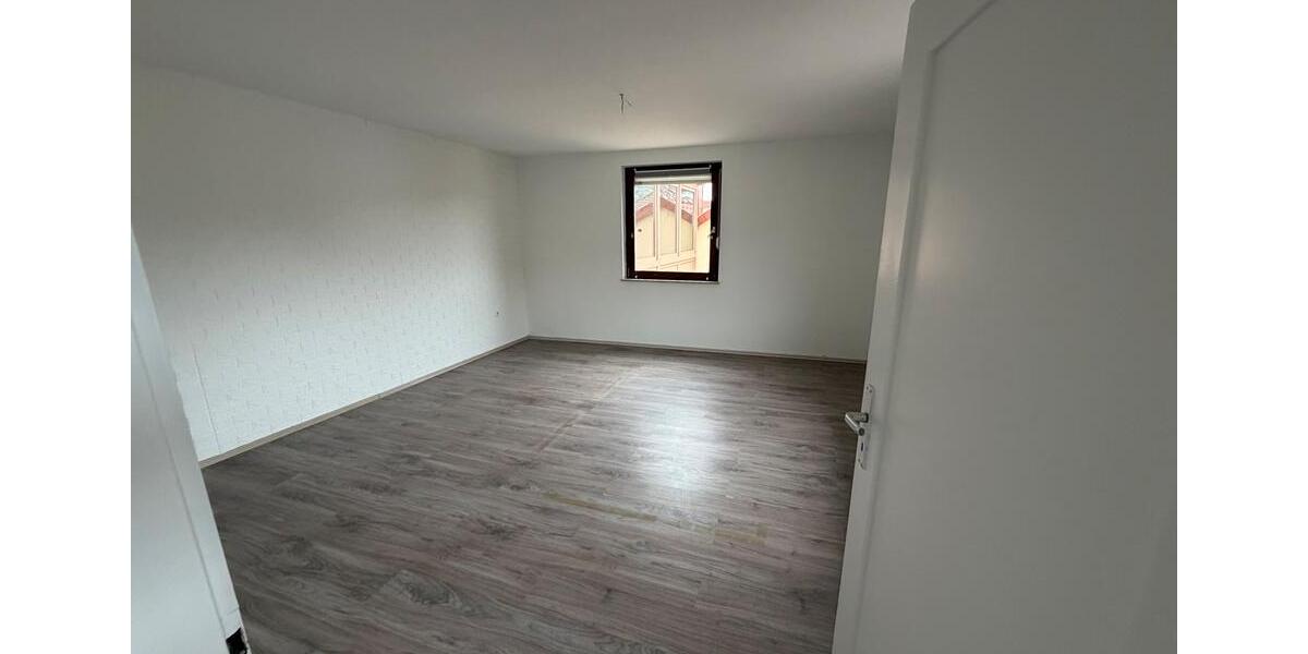 Einfamilienhaus Rockenhausen - 11 Zimmer, 225 m&sup2;, 260.000&euro; | Angebot:26128721