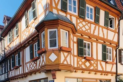 Neustadt Weinstrasse Fußgänger-Zone Laden in historischem Gebäude