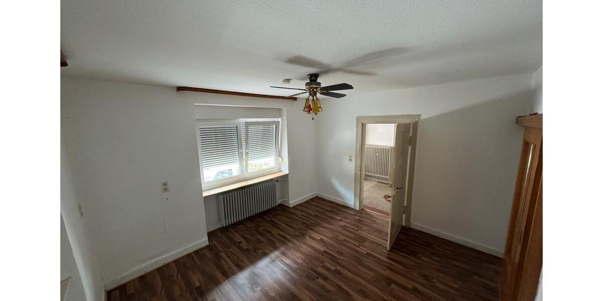 Einfamilienhaus Wolfstein - 8 Zimmer, 180 m&sup2;, 1.050&euro; | Angebot:26356081