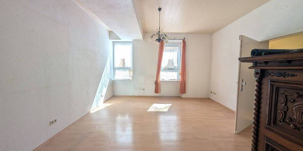 Mehrfamilienhaus, Wohnhaus Kaiserslautern Innenstadt - 9 Zimmer, 202 m&sup2;, 285.000&euro; | Angebot:26309369