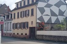 Mehrfamilienhaus mit 3 Wohnungen und Rückgebäude