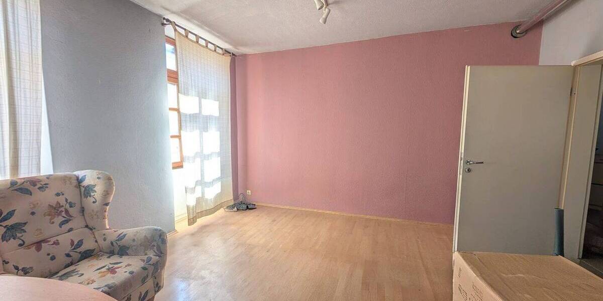 Mehrfamilienhaus, Wohnhaus Kaiserslautern Innenstadt - 9 Zimmer, 202 m&sup2;, 285.000&euro; | Angebot:26309369