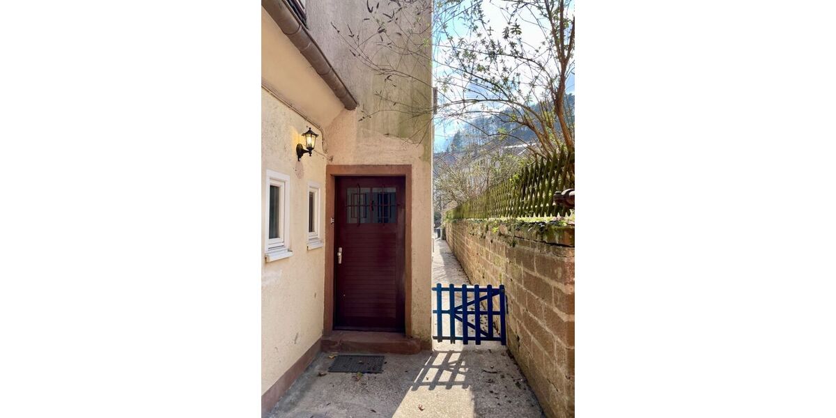 Provisionsfrei* Wunderschöne, komplett renovierte 140qm Altbauwohnung nahe Neustadt mit Garten - 5- Frankeneck | Angebot:25908495