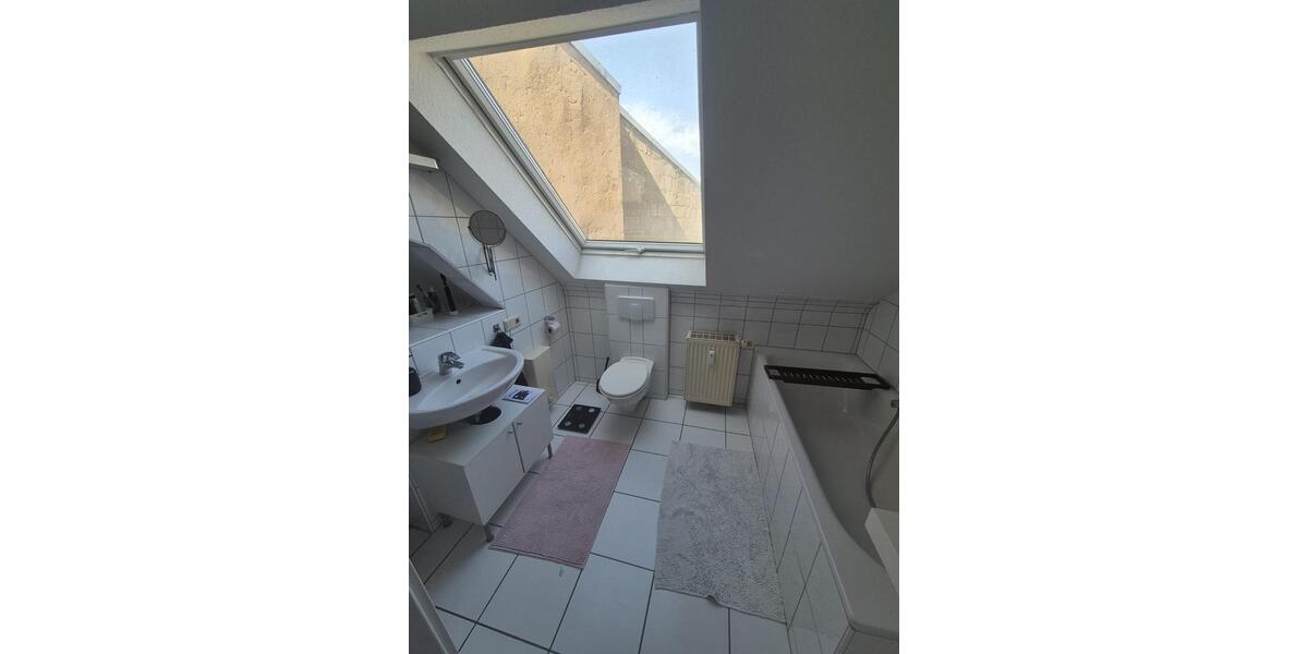 Dachgeschoßwohnung Kaiserslautern Betzenberg - 4 Zimmer, 16 m&sup2;, 365&euro; | Angebot:26448933
