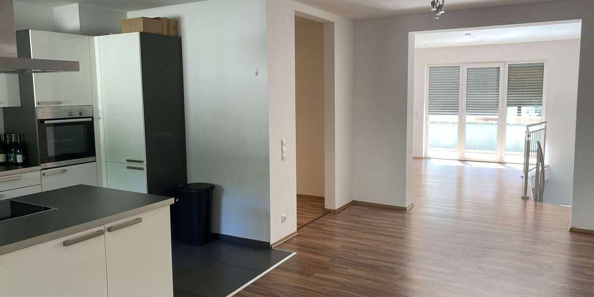 Etagenwohnung Kaiserslautern - 4 Zimmer, 163 m&sup2;, 1.600&euro; | Angebot:26359733