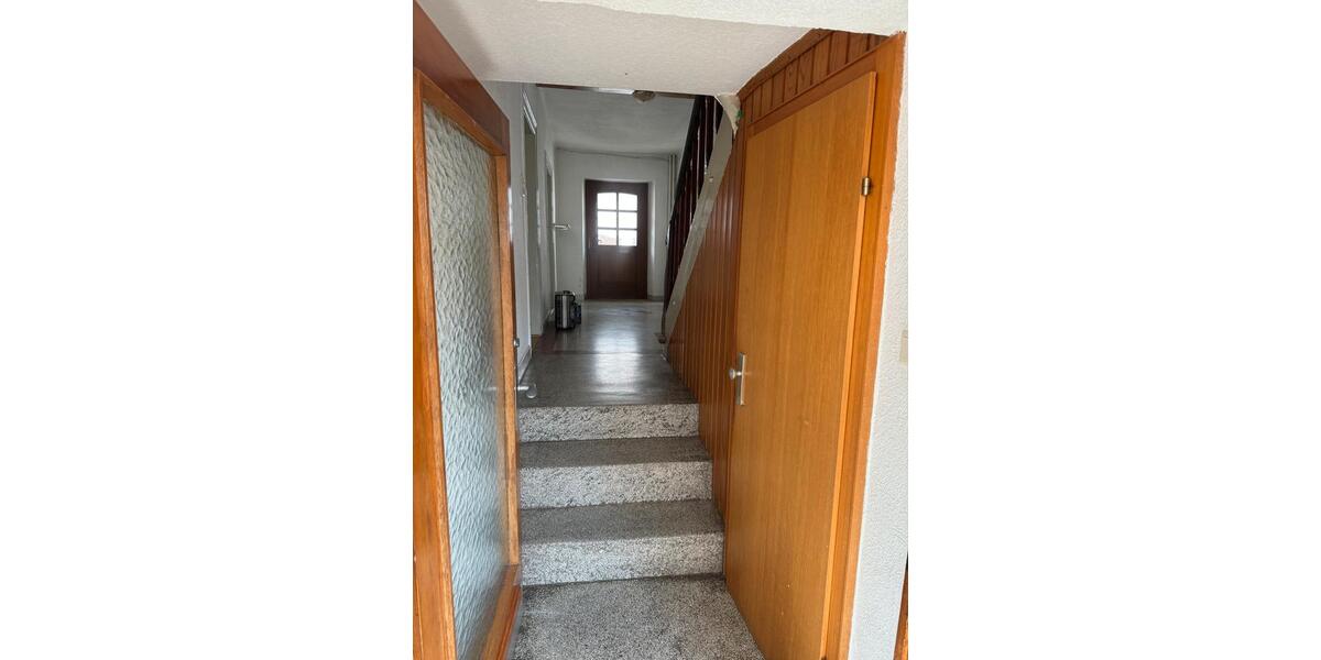 Einfamilienhaus Wolfstein - 8 Zimmer, 180 m&sup2;, 1.050&euro; | Angebot:26356081