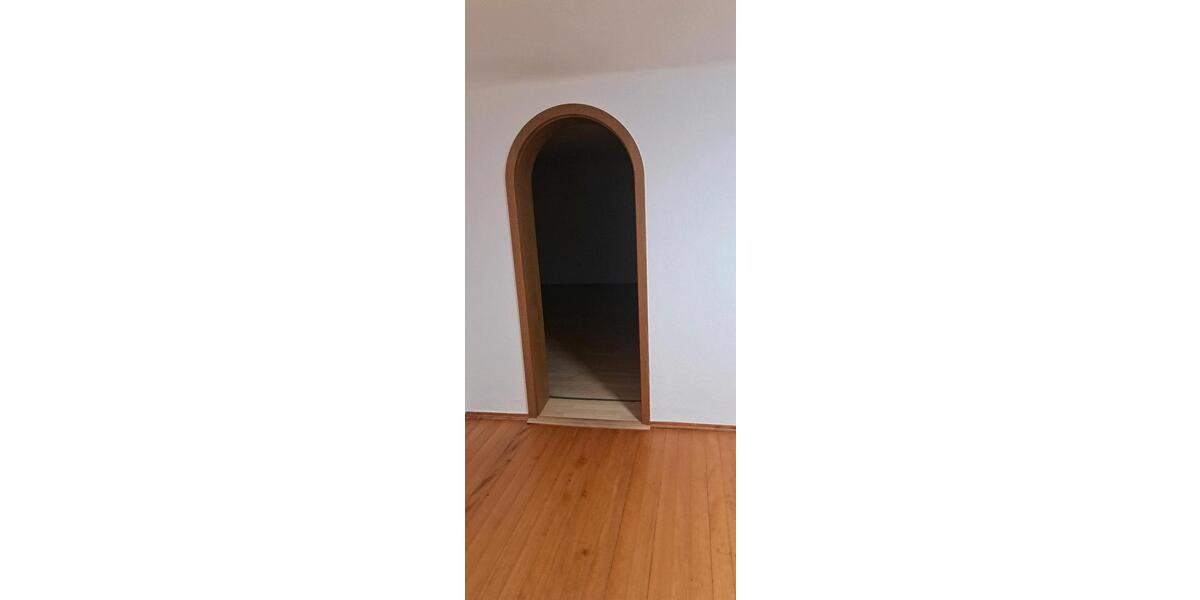 Etagenwohnung Hermersberg - 6 Zimmer, 140 m&sup2;, 830&euro; | Angebot:25872307