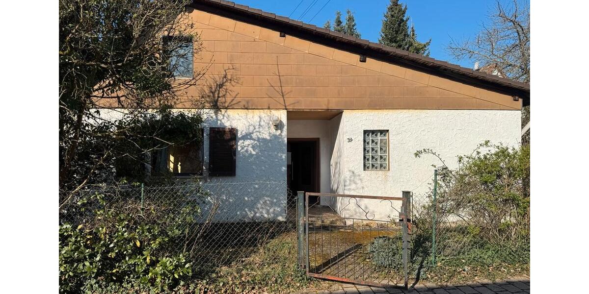 Sanierungsbedürftiges Einfamilienhaus mit großem Grundstück 4 zimmer