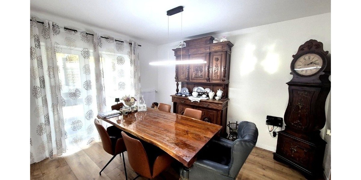 Großzügiges Wohnen für zwei Generationen: Poolbereich mit Poolbar & barrierefreiem EG - Zweifamilienhaus Katzweiler | Angebot:24408767