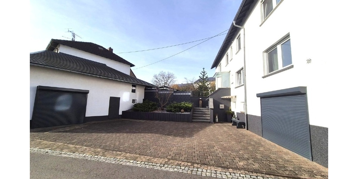 Großzügiges Wohnen für zwei Generationen: Poolbereich mit Poolbar & barrierefreiem EG - Zweifamilienhaus Katzweiler | Angebot:24408767