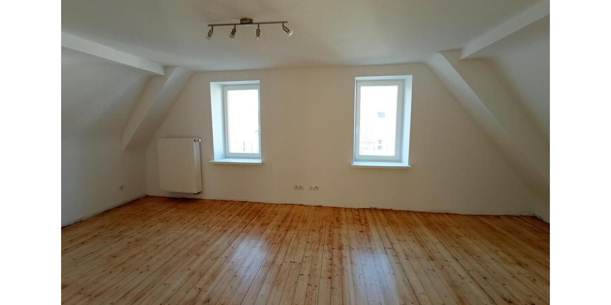 Dachgeschoßwohnung Kaiserslautern - 4 Zimmer, 82 m&sup2;, 790&euro; | Angebot:25349784
