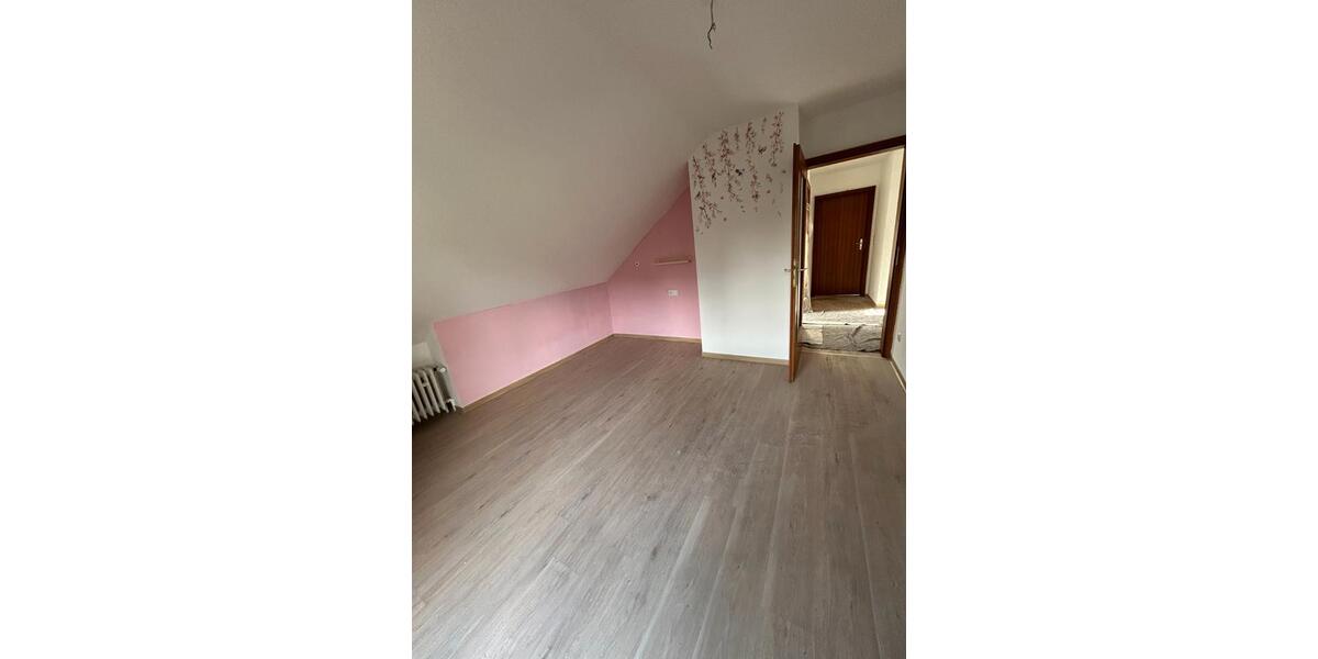 Etagenwohnung Kirchheimbolanden - 7 Zimmer, 200 m&sup2;, 2.000&euro; | Angebot:25978900