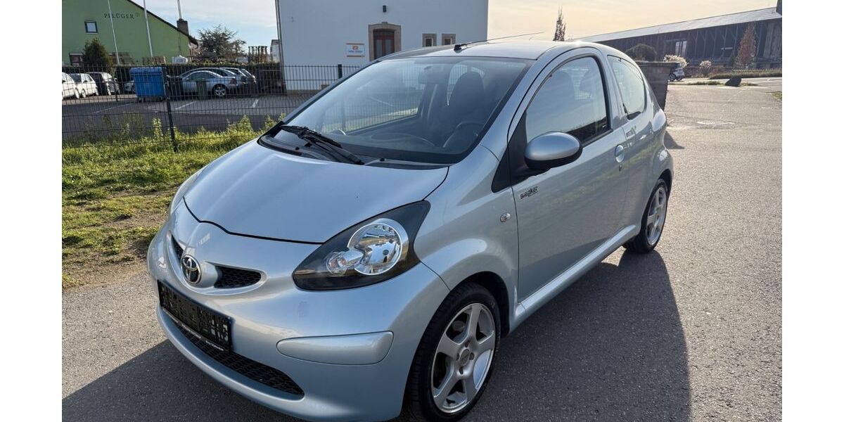 Toyota Aygo (X) 111.000 km 3.950 € Bad Dürkheim 67098