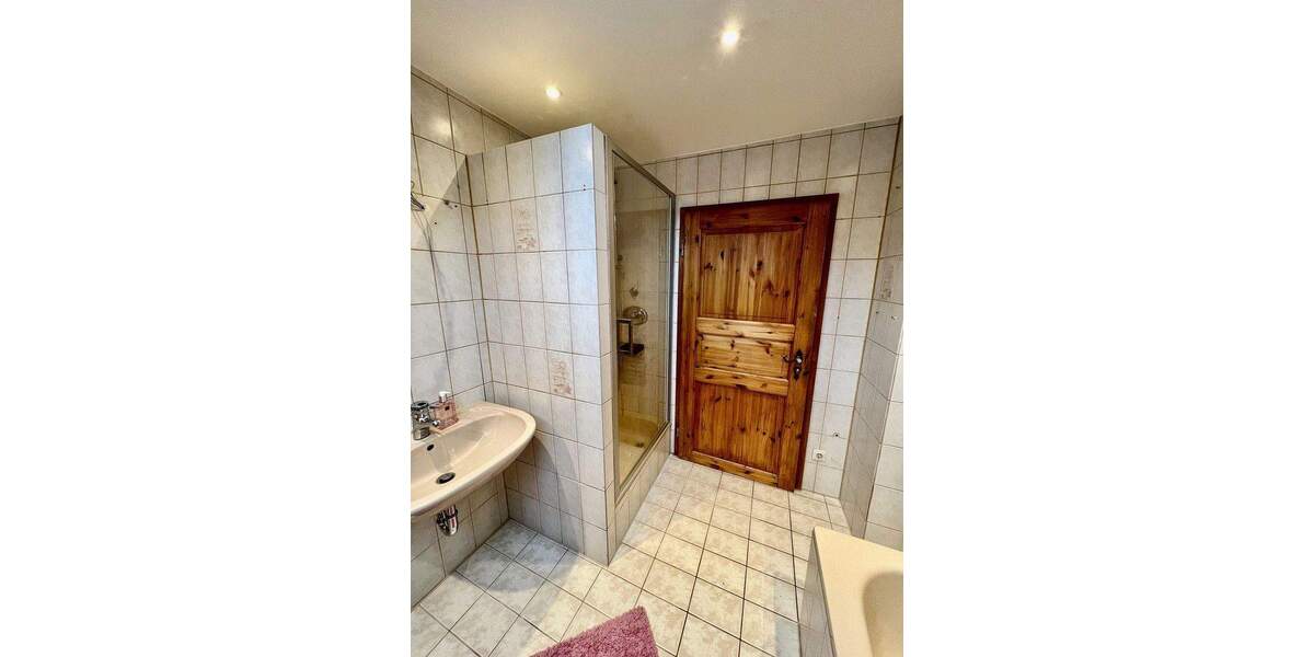 Doppelhaushälfte Bad Dürkheim - 5 Zimmer, 170 m&sup2;, 1.350&euro; | Angebot:25657429