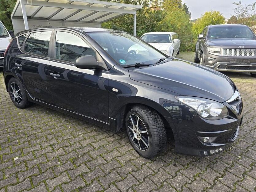 i30