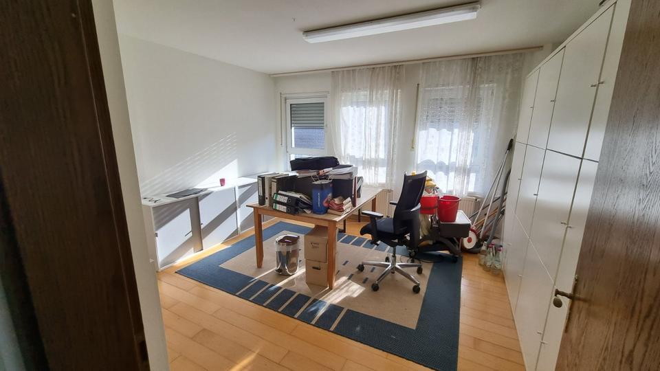 Helle, freundliche Gewerberäume in Ärztehaus