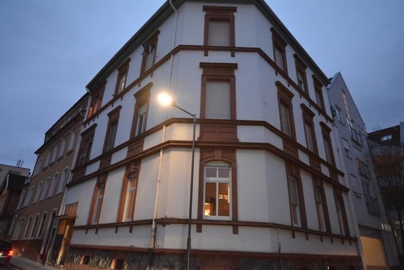 Eine wunderschoene Altbauwohnung in zentraler Stadtlage. 3 zimmer