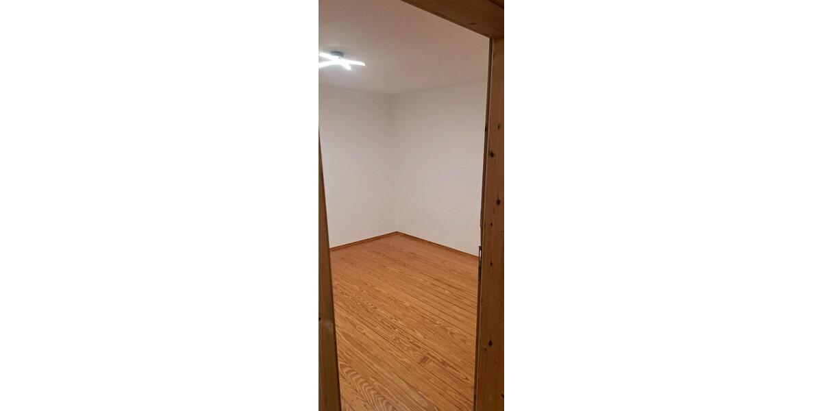 Etagenwohnung Hermersberg - 6 Zimmer, 146 m&sup2;, 800&euro; | Angebot:25333631