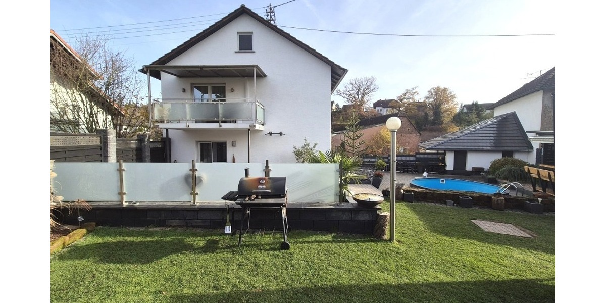 Großzügiges Wohnen für zwei Generationen: Poolbereich mit Poolbar & barrierefreiem EG - Zweifamilienhaus Katzweiler | Angebot:24408767