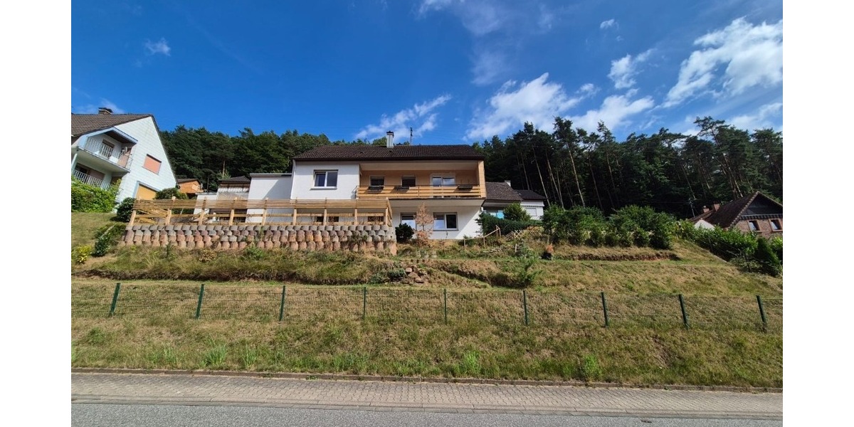 Ein-Zwei-Familien unter einem Dach – liebevoll renoviertes, freistehendes Zuhause mit Charakter - Zweifamilienhaus Linden Landkreis Kaiserslautern | Angebot:21577941